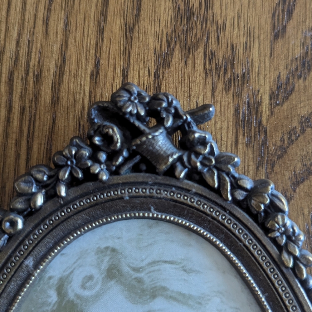 Oval Frame - Picture 4 of 5
